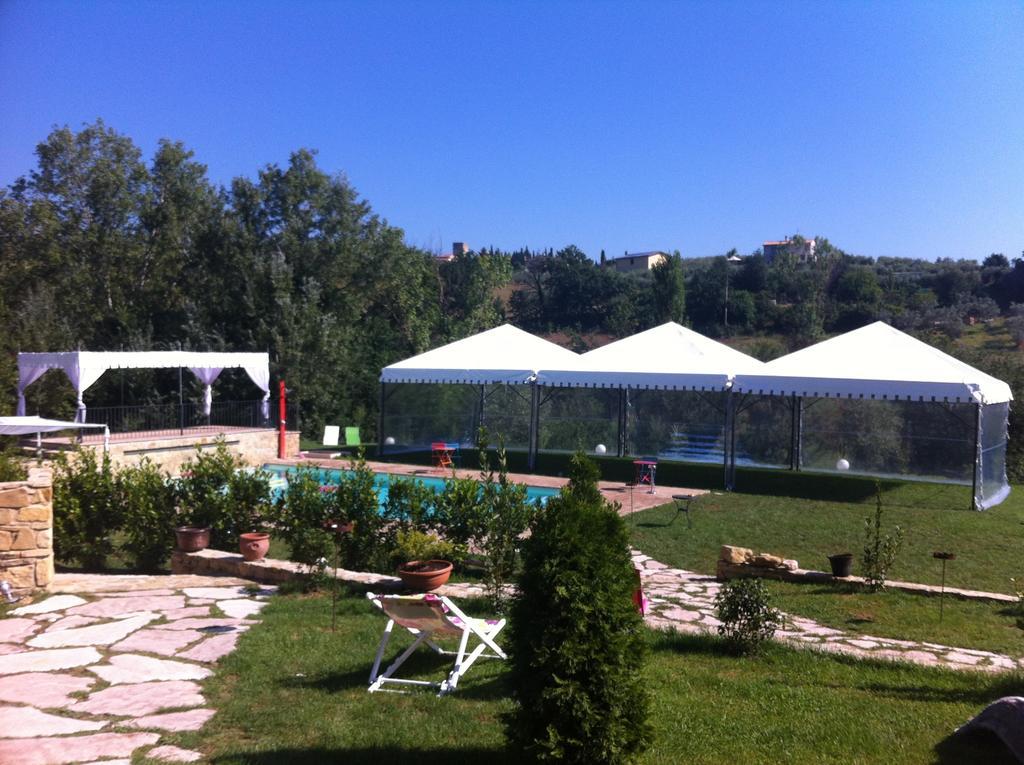 Borgo Le Capannelle Aparthotel Castel Ritaldi Ngoại thất bức ảnh